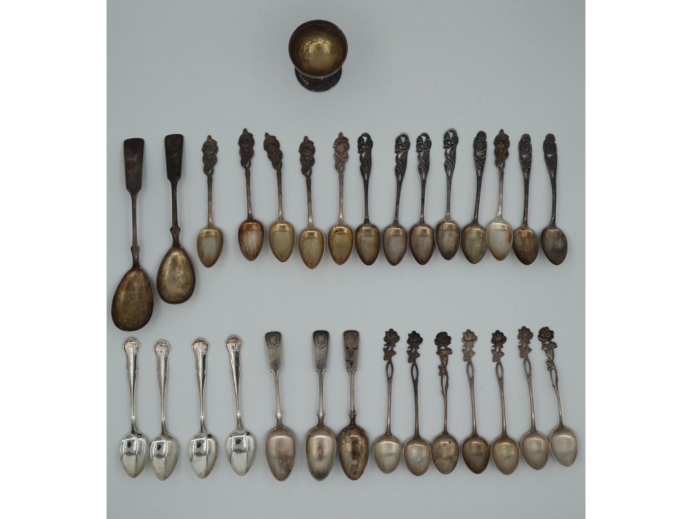 Sekalaisia hopea-aterimia br.382g