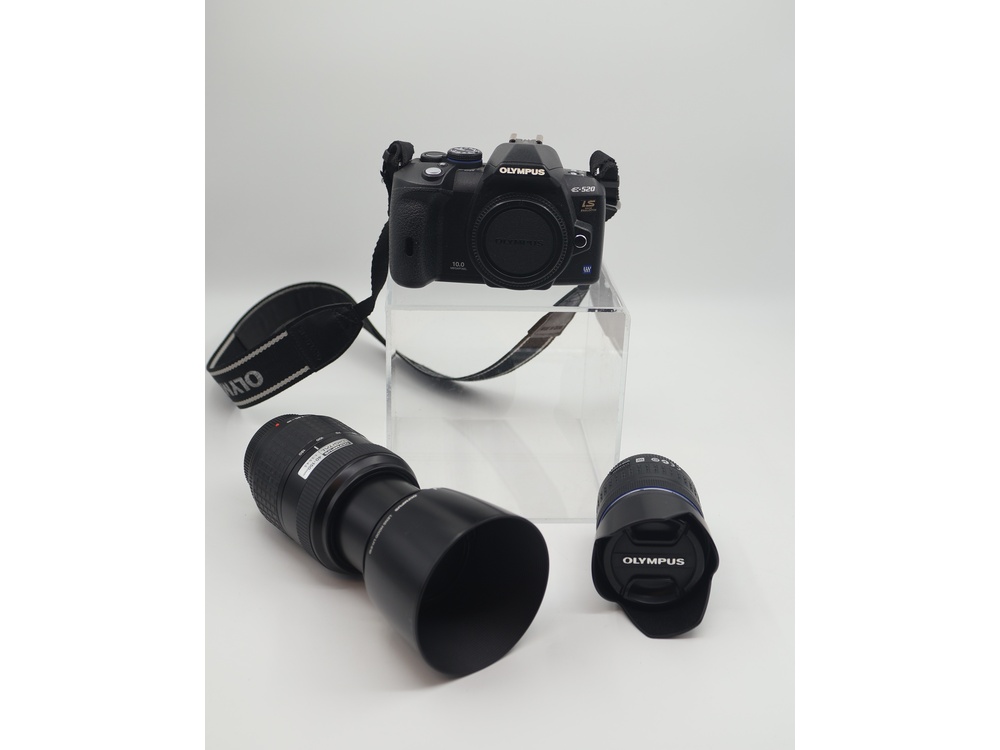 Kamera Olympos E-520, objektit olympus 40-150mm 1:3,5-4,5 ja 14-42mm 1:3,5-5,6