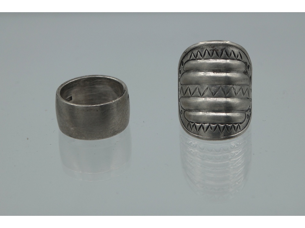 2 Kalevalakoru sormusta hopeaa