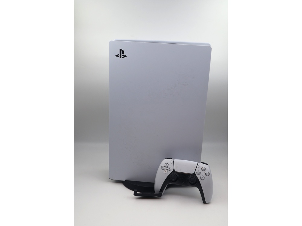 pelikonsoli Playstation 5 Digital Version; 1 ohjain. Peliohjaimen latauskaapeli puuttuu..