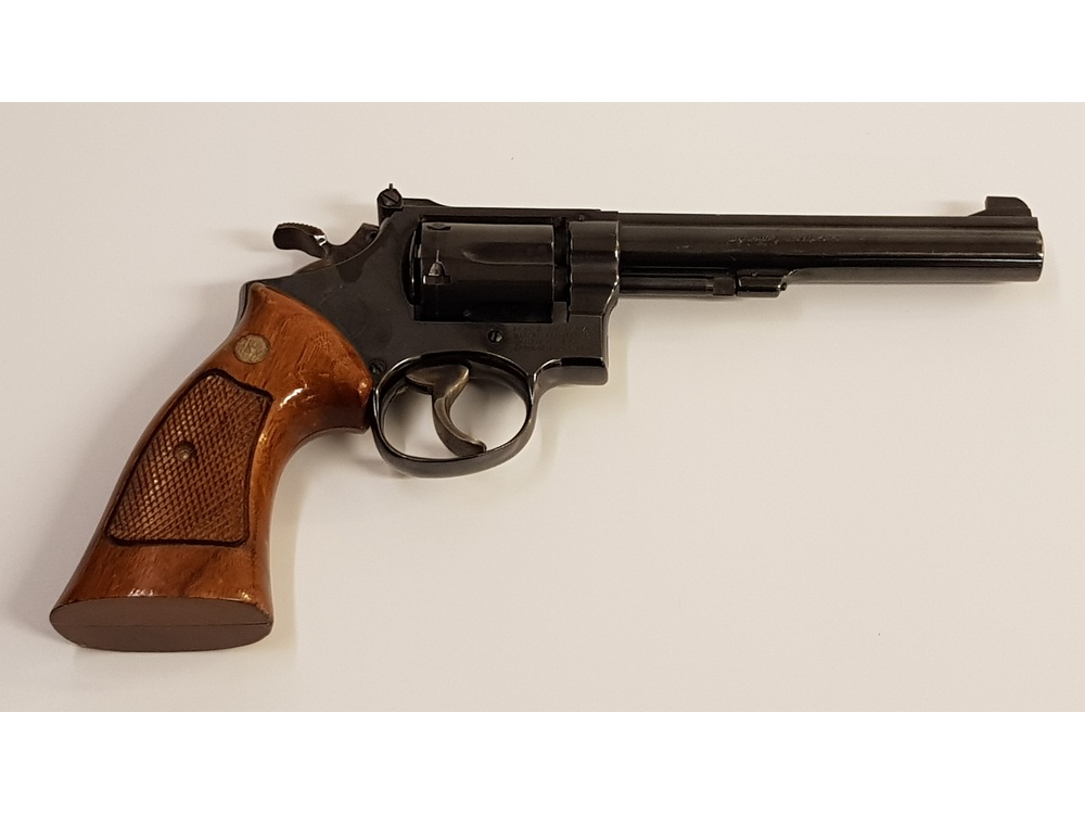Revolveri S&W .38  14-3, piipun pituus 150mm