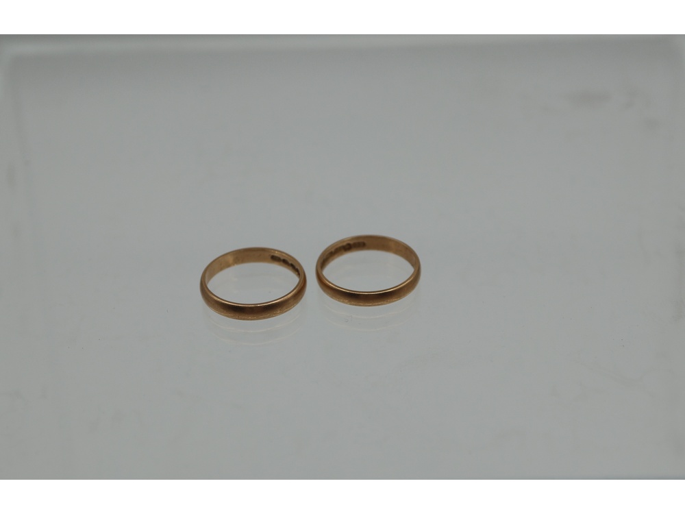 2 sormusta 5,15g/18k. Koko 17. Ei kaiverruksia